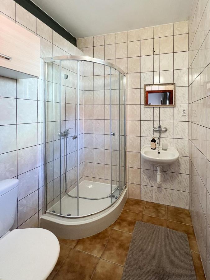 2- Postelova Izba S Kupelnou Emka V Penzion Trstená Exterior foto